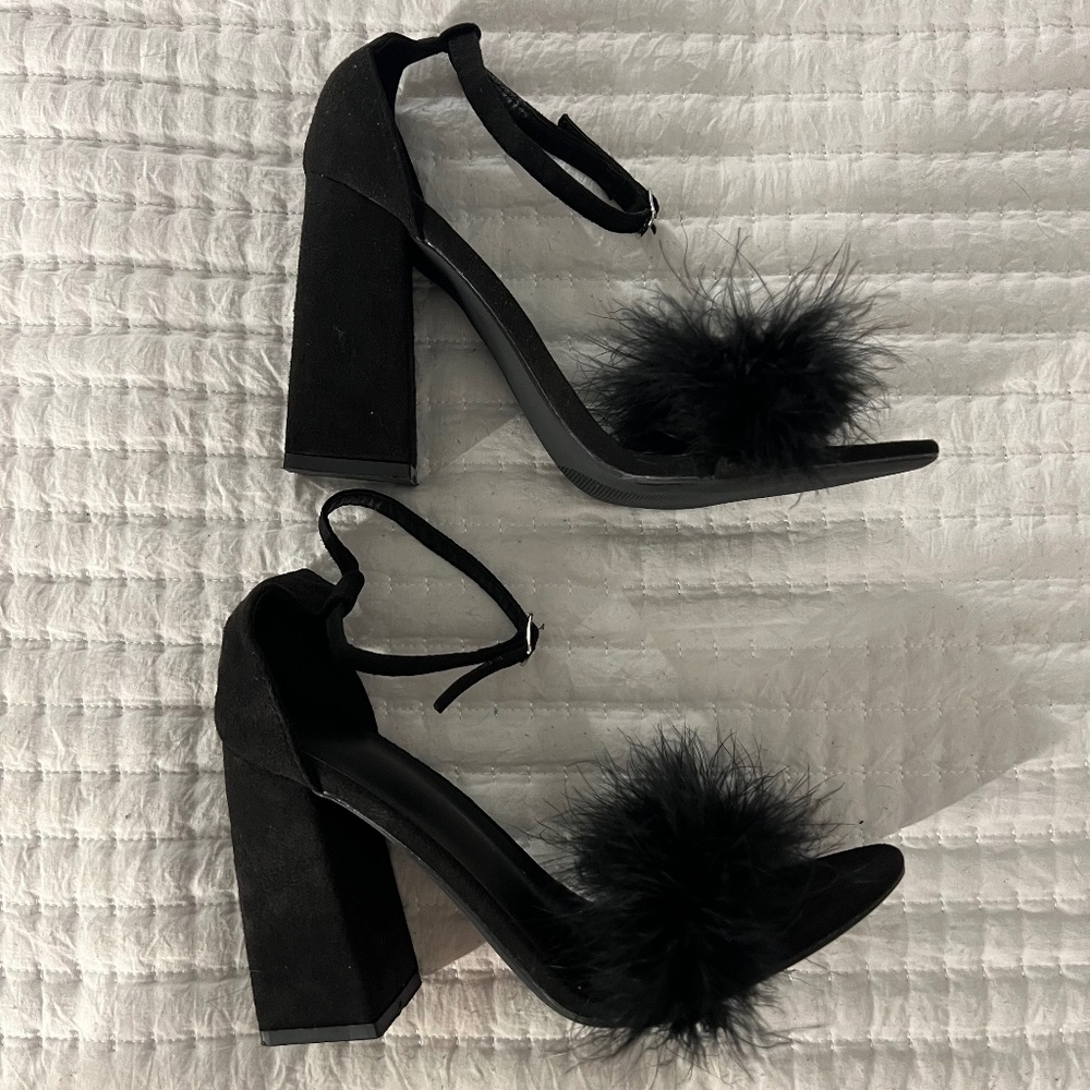 NWOT Open Toe Fluffy Heels